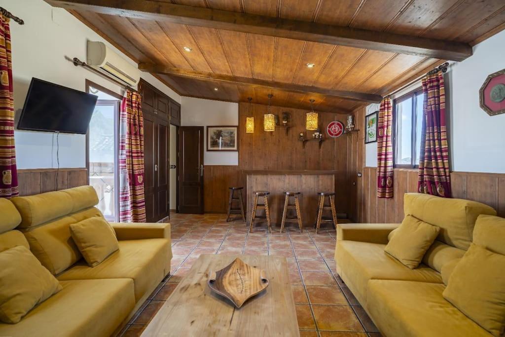 Casa Con Patio Y Terraza En Barrio Historico De La Villa, Junto Al Adarve Priego De Cordoba Exterior photo